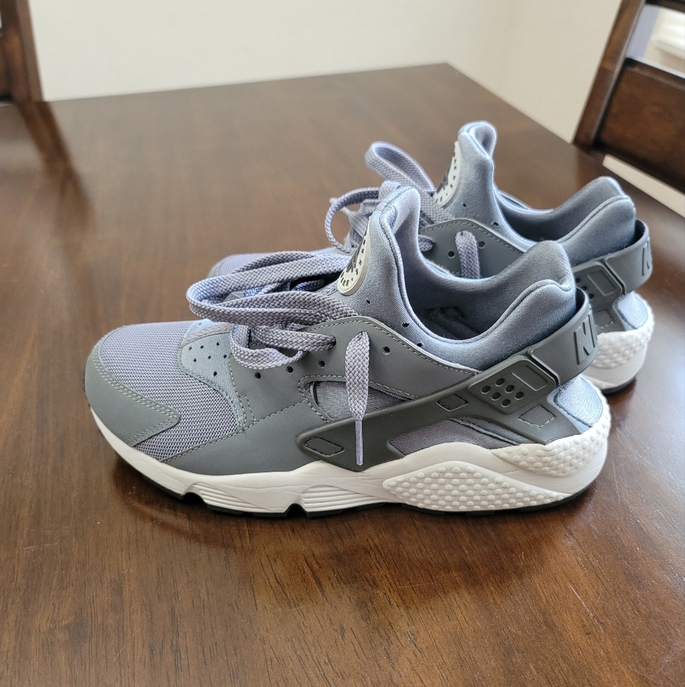 Nike Huarache Men's Size 9